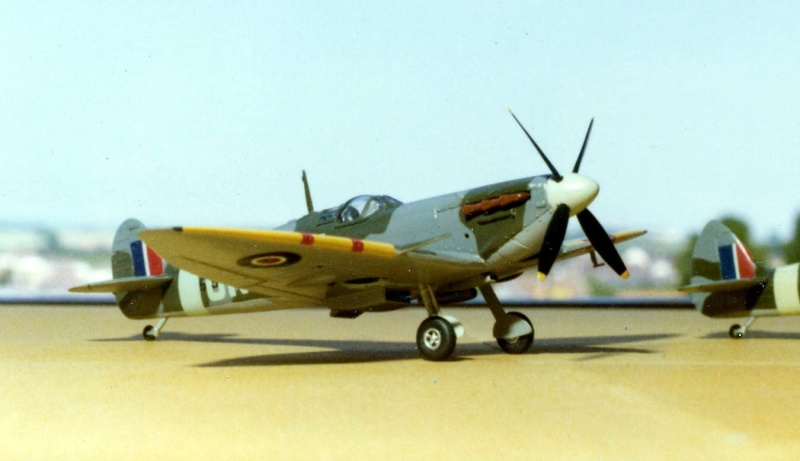 [AIRFIX] SUPERMARINE SPITFIRE Mk I 1940 Testé par l Armée de l Air Réf 01665 Superm12