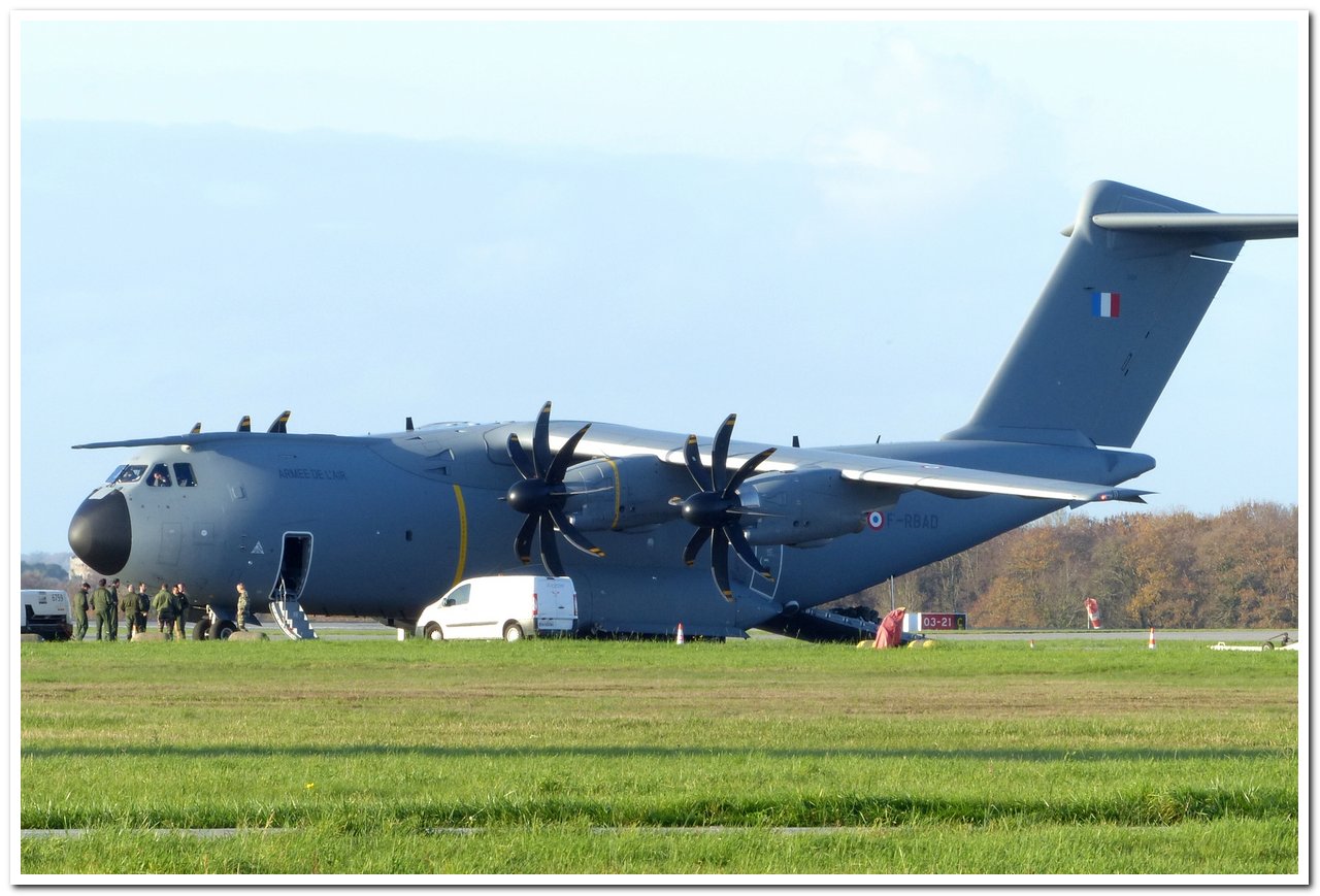 [09/12/2015] Airbus A400m (F-RBAD) France Air Force   P1070711