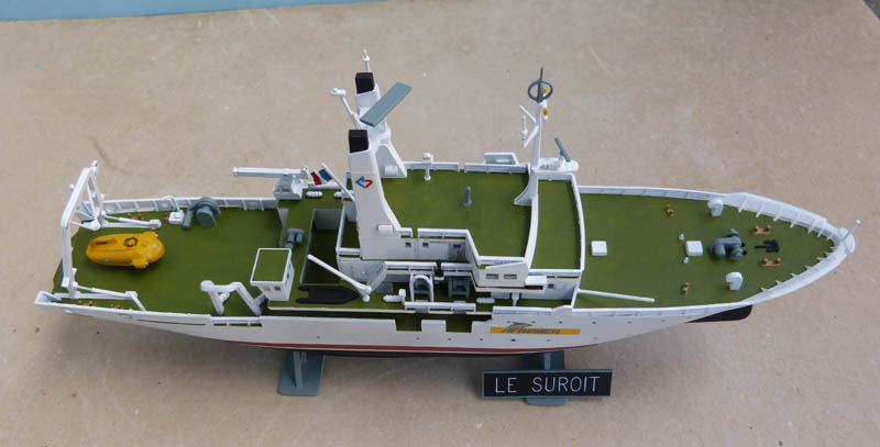 Navire de recherche océanique LE SUROIT 1/200ème Réf 80615 Suroit17