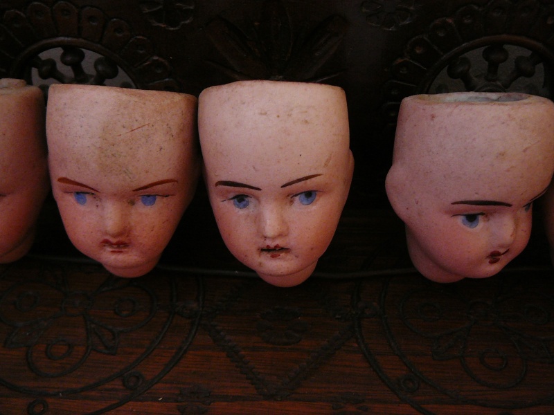 Banc coffre aux têtes de poupées Verlingue P1100340