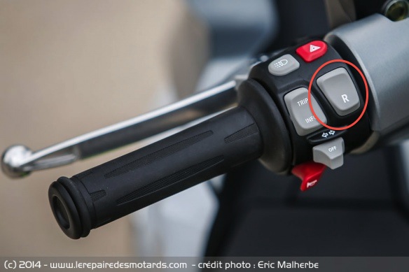 Jim essaie le BMW C Evolution - Page 3 Ion-el10