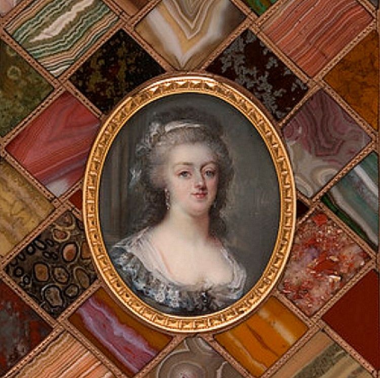 Divers portraits de Marie-Antoinette : miniatures du XVIIIe siècle (dont artistes non attribués) - Page 2 Sans_t10