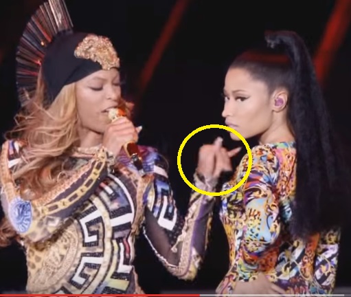 BEYONCÉ Y COMO CONVERTIRSE EN "REPTIL" - Página 4 Iv12