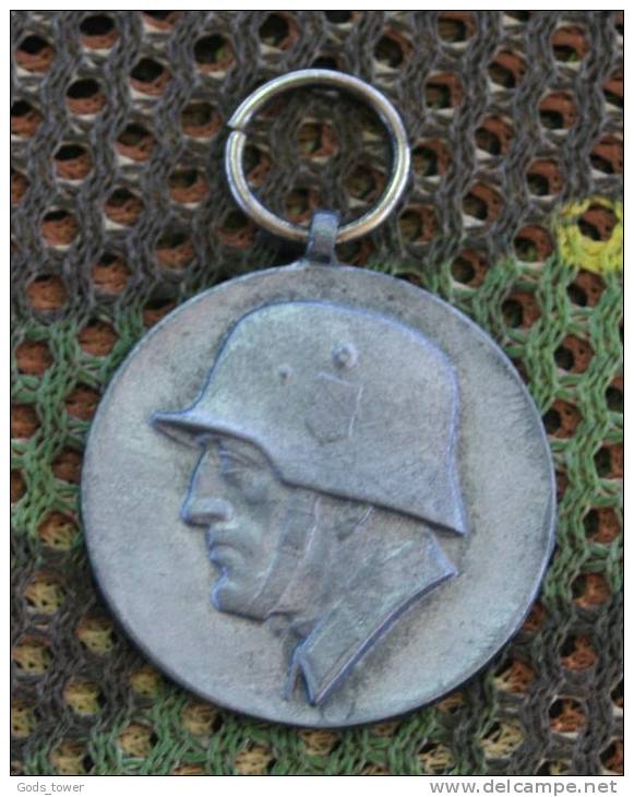La médaille de Stalingrad... 467_0010