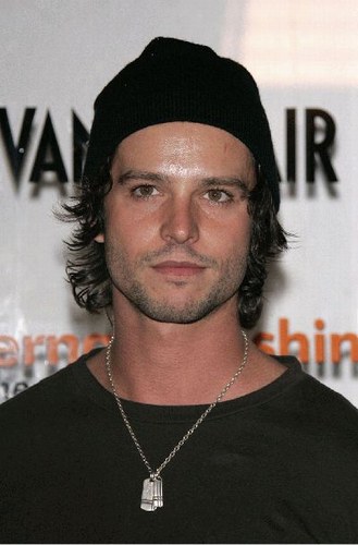 Jason Behr (cadet Danvers) - Page 2 Jason-11