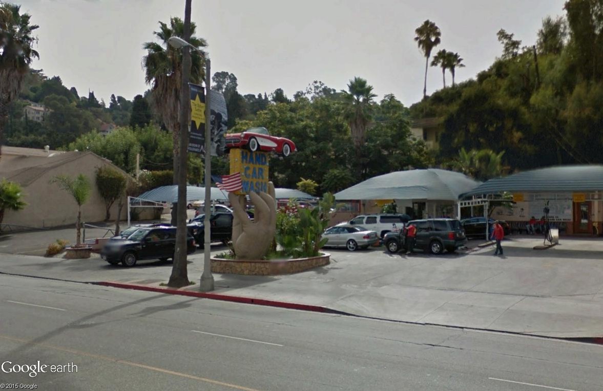 STREET VIEW : L'enseigne hors du commun du City Hand Car Wash (Studio City, Californie) Studio10