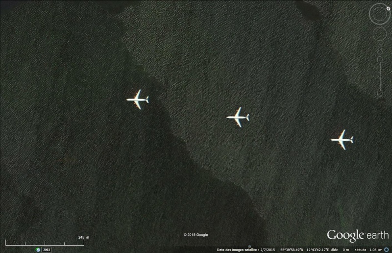 2 avions font 3 ombres à Saltholm,Denmark. Avions10