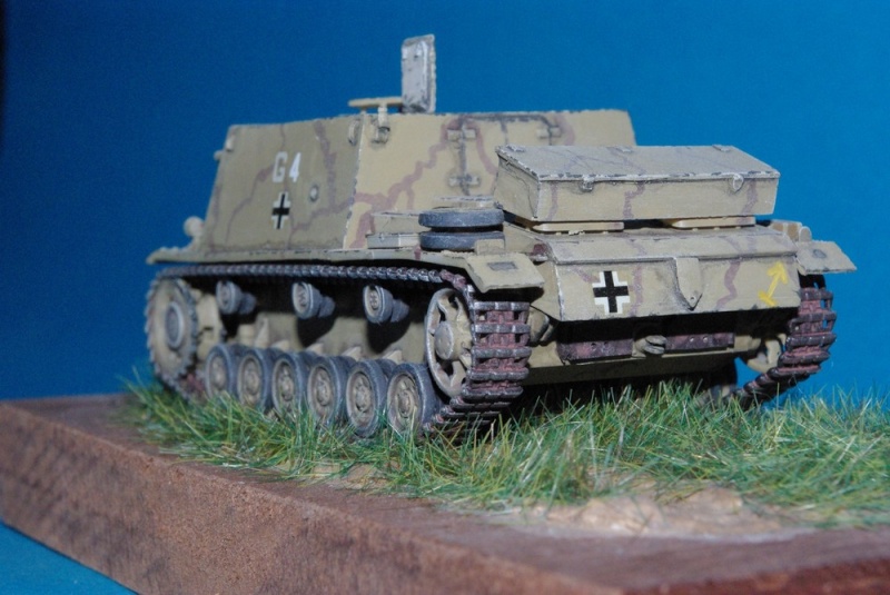 StuIG 33 auf Pz III ( chassis plastique Revell , casemate résine ALBY ) Imgp2842