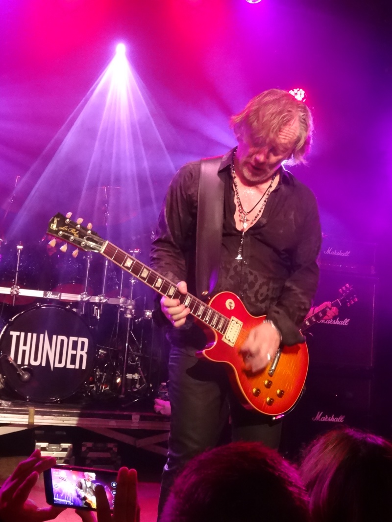 THUNDER : Paris, Divan du Monde, 21/11/15 Dsc06411