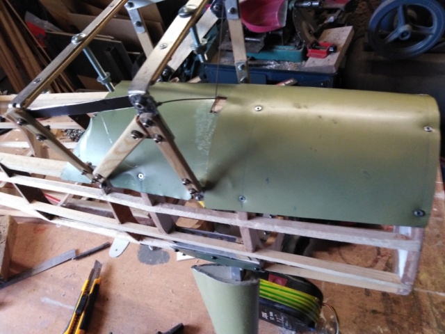 Construction des haubans d'aile et capotage du modèle HS 126 ! Img_1142