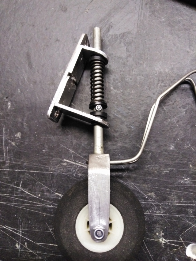 Montage de la roulette de queue amortie sur Stampe SV 4 Img_1868
