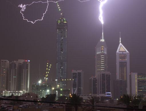 Lightning & Thunderstorm in UAE 15_rai11