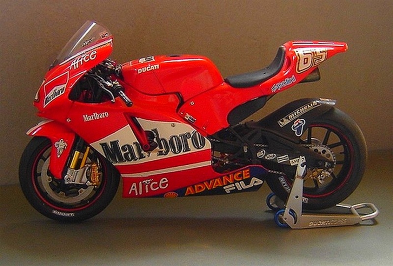 Ducati tamiya 1/12 011_1110