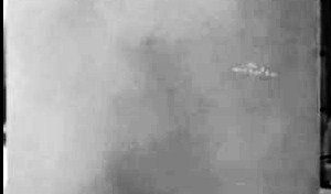 2010: Le 18/04 - Des "Ovni" cachés dans le nuage qui surplombe l'Eyjafjö Captur10