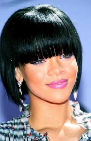 Avec quelle coiffure préférez-vous la chanteuse Rihanna ? Rihann10