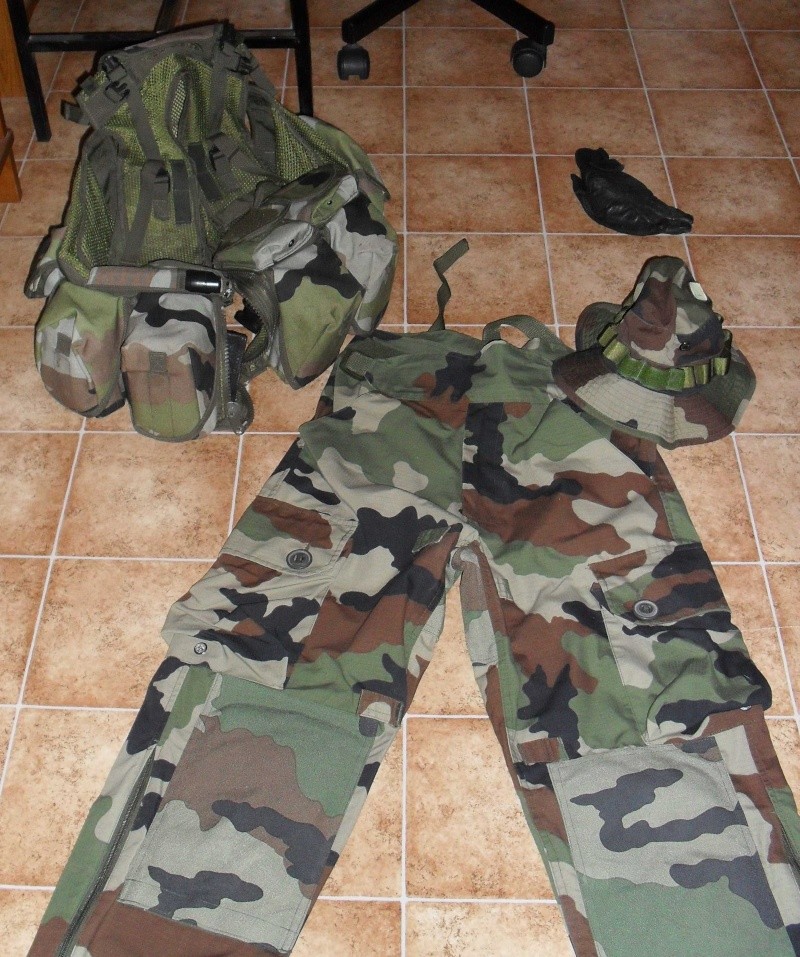 Vend pantalon + gilet de combats CE Sdc10910