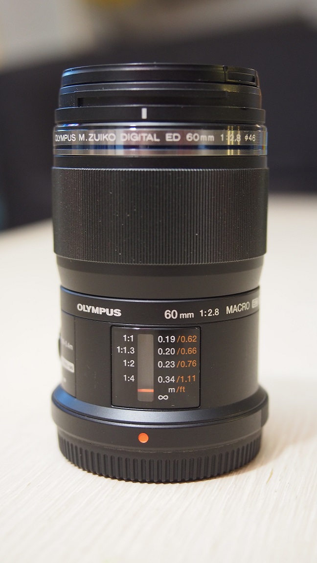 [ANNULE] Oly 60mm f2.8 Macro (+€) contre Oly 75mm f1.8 Pb184111