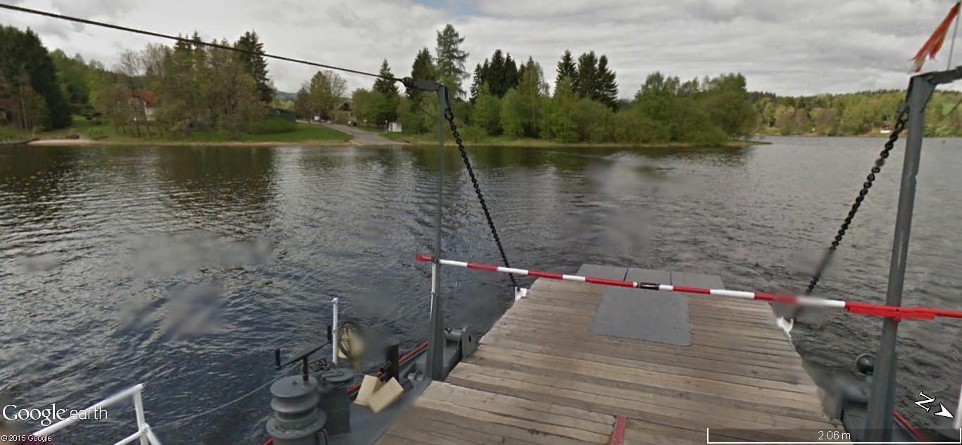 STREET VIEW : "Passe ton bac, d'abord". Un prolongement de la route sur le fleuve. - Page 2 110