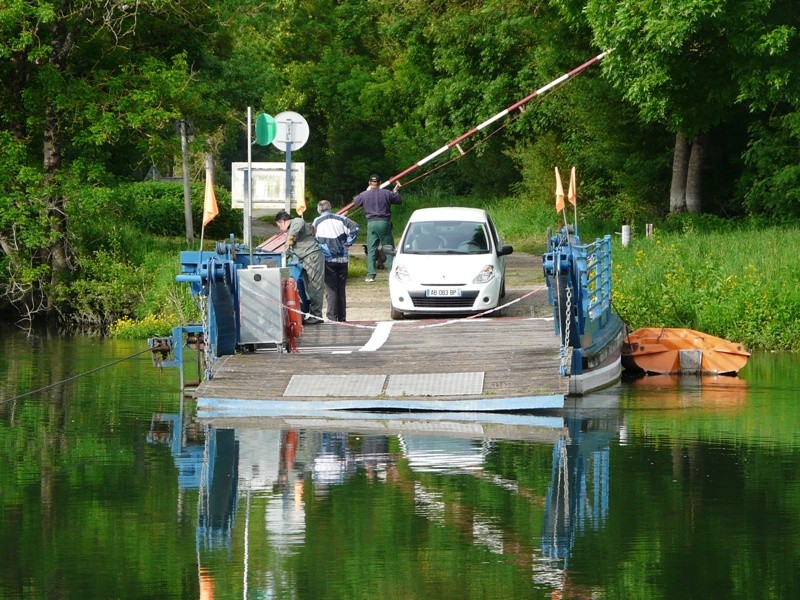 STREET VIEW : "Passe ton bac, d'abord". Un prolongement de la route sur le fleuve. - Page 3 76