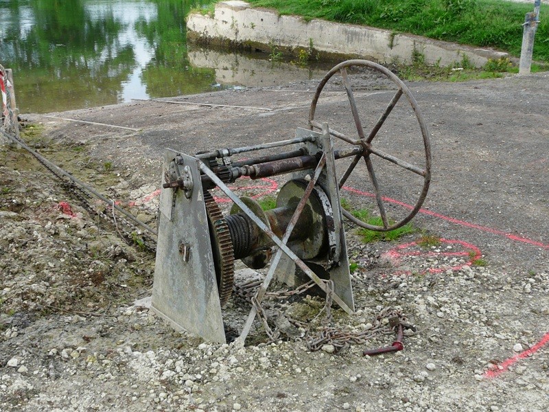 STREET VIEW : "Passe ton bac, d'abord". Un prolongement de la route sur le fleuve. - Page 3 78