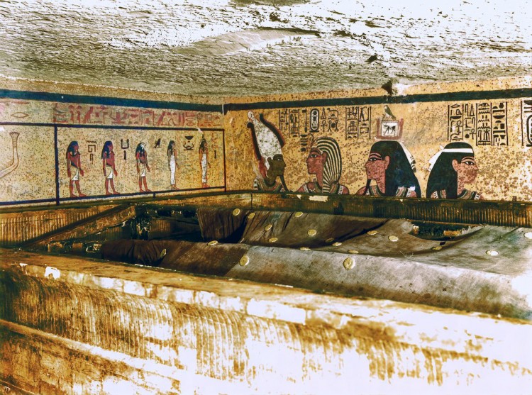 اسمه توت عنخ آمون: صور ملونة نادرة توثق اكتشاف المقبرة الملكية لأول مرة! Tut-5-10