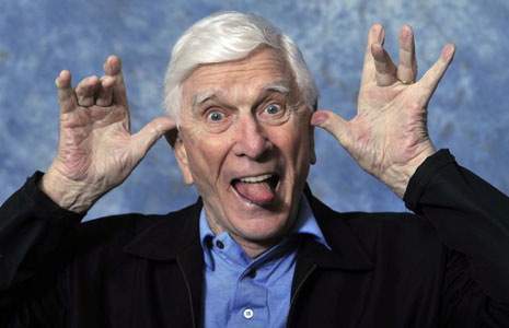 Fallece el actor Leslie Nielsen a los 84 años. Naked-10