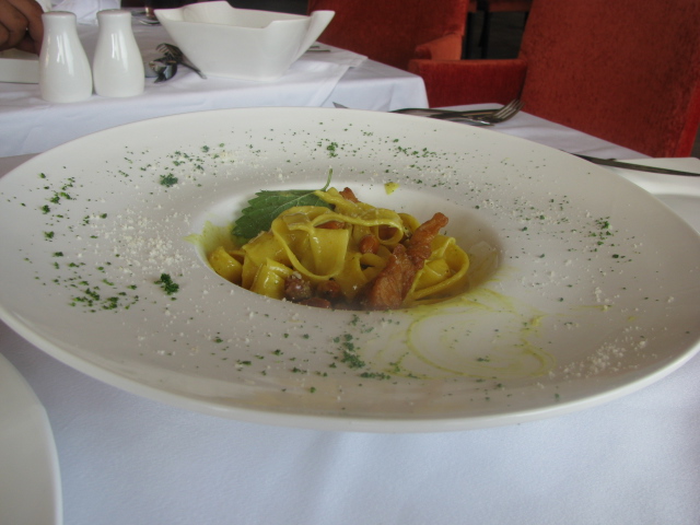 FETTUÇİNİ CON PORÇİNİ 27110