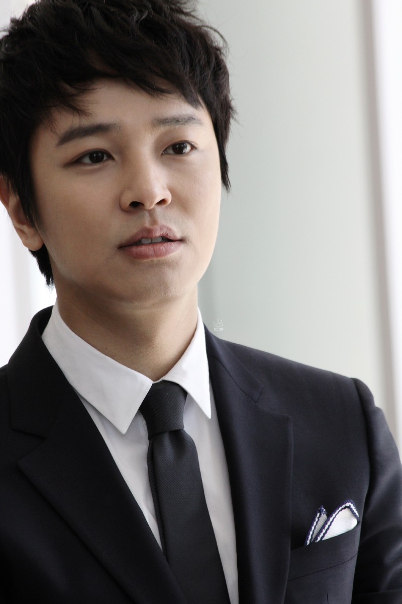 18/03/11 Kim Jeong Hoon como voluntario para recaudar fondos para las victimas de Japón 11031811