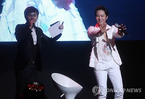 PRIMERAS IMAGENES DEL FANMEETING 10/04/2011 1312