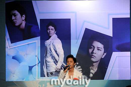 PRIMERAS IMAGENES DEL FANMEETING 10/04/2011 20110415