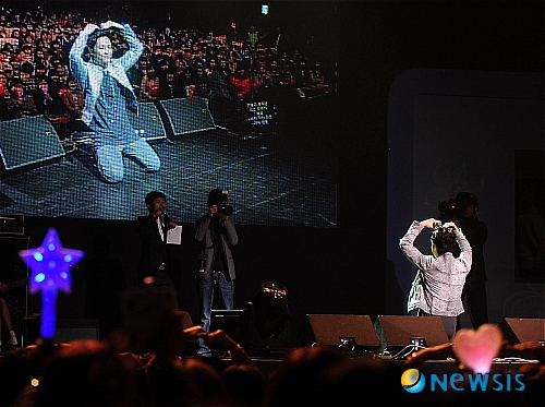 PRIMERAS IMAGENES DEL FANMEETING 10/04/2011 2210