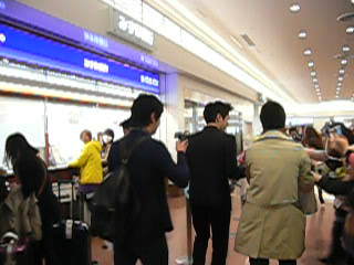 8/3/2011KJH saliendo del aeropuerto de Korea y llegando a Japón 7e95cf11