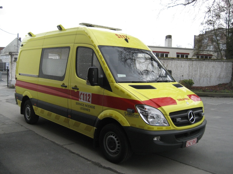 Nouvelle ambulance pour le service incendie de Lessines reçu ce lundi 22/03/10 Img_0111