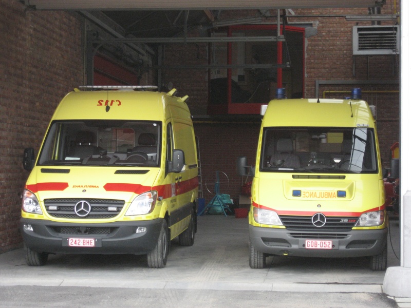 Nouvelle ambulance pour le service incendie de Lessines reçu ce lundi 22/03/10 Img_0113