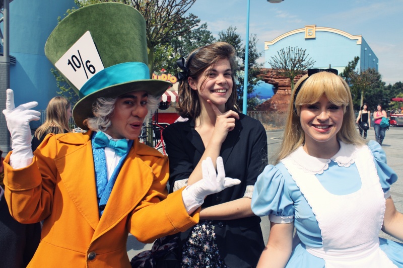 Photos avec les characters/personnages - Page 37 Alice10