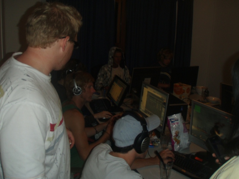 DOA 2010 Lan Pics :D (45 Pics) Vids now up!!! P1234810