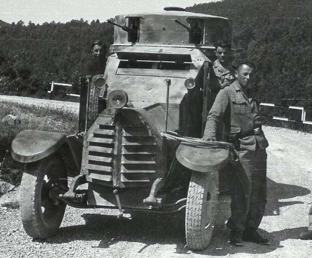 Quelques véhicules italiens utilisés par la police SS. Automi12