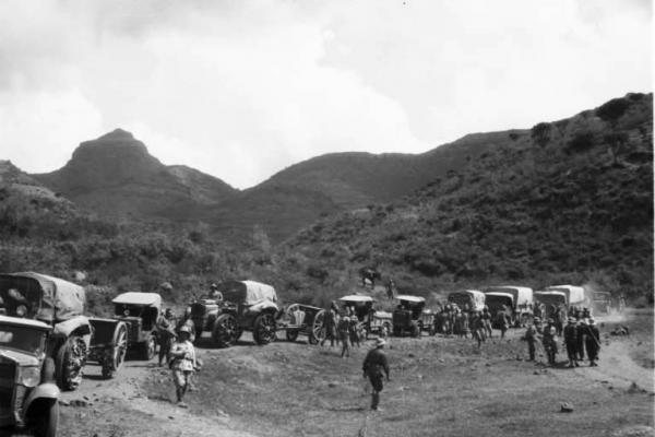 troupes italienne en Abyssinie. 1935 Convog10
