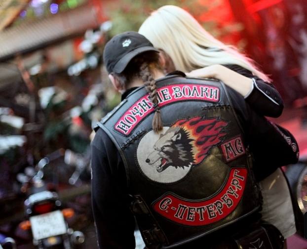 Couleurs des differents clubs de bikers Night-10