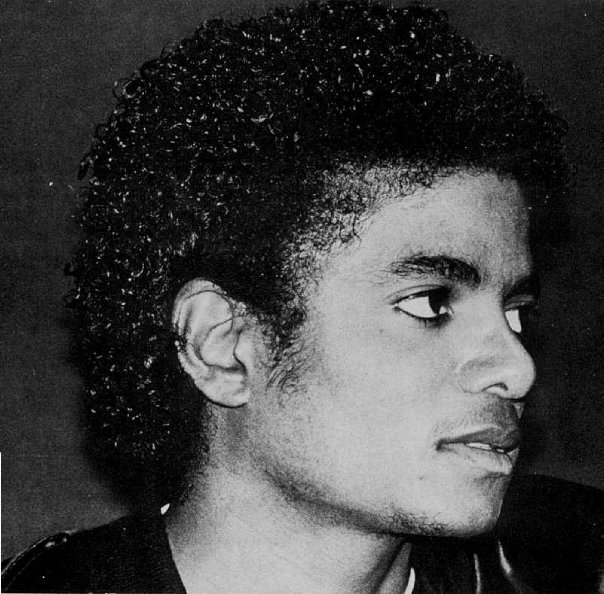photos de Michael en noir et blanc 2z74ll10