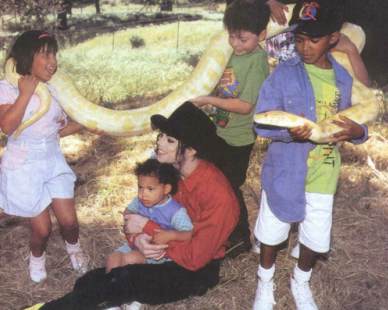 photos Michael avec les enfants Mijac112