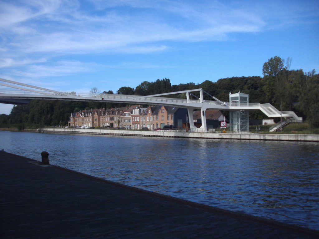 Canal maritime Bruxelles-Escaut (Zeekanaal Brussel-Schelde) Brussel-Vilvoorde: fietssnelweg F1; Vilvoorde-Willbroek: F23 Vilvoo12