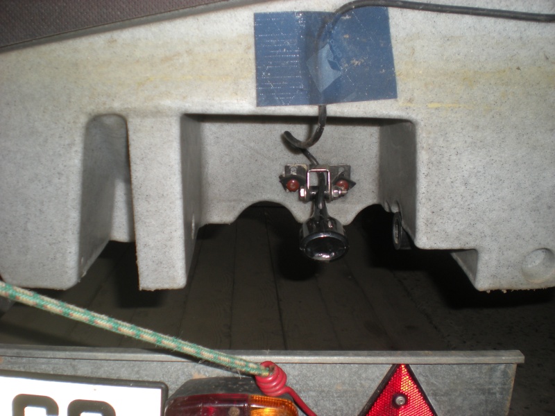 installation de la sonde d'un sondeur sur la barque Dscn1111
