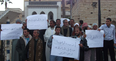 شباب الخريجين يتظاهرون أمام مديرية الأمن بكفر الشيخ Smal3210