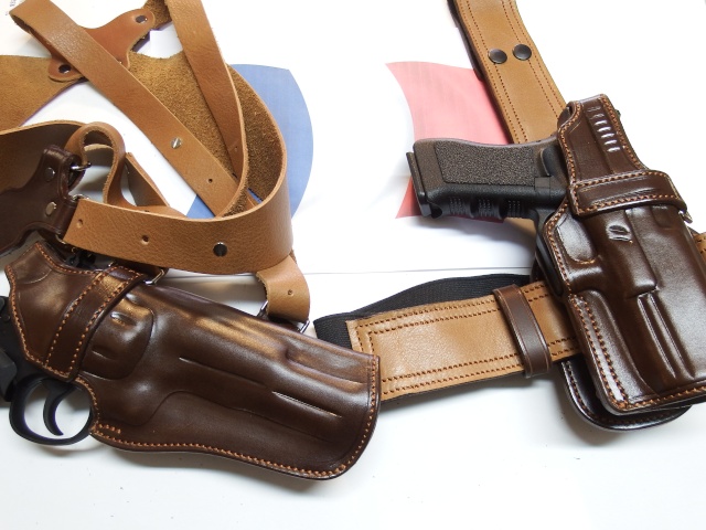 HOLSTER CUIR " MULTI FONCTIONS" : le "DREADFULL" by SLYE Dscf3446