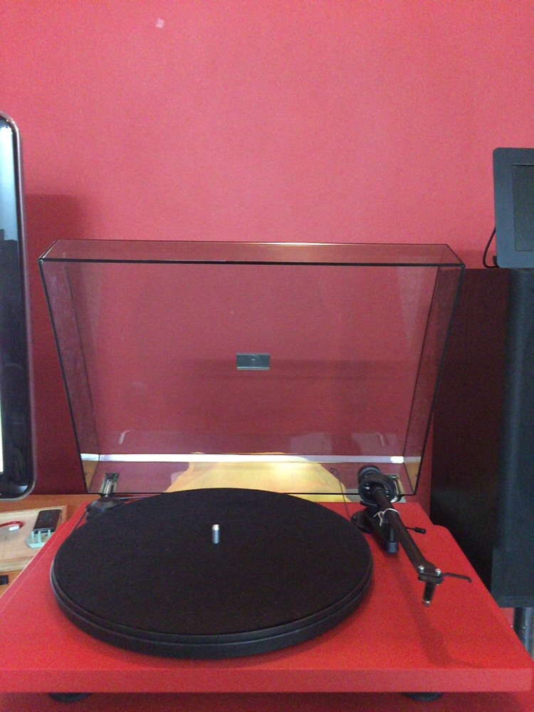Pro-Ject Essential II Turntable Projet10