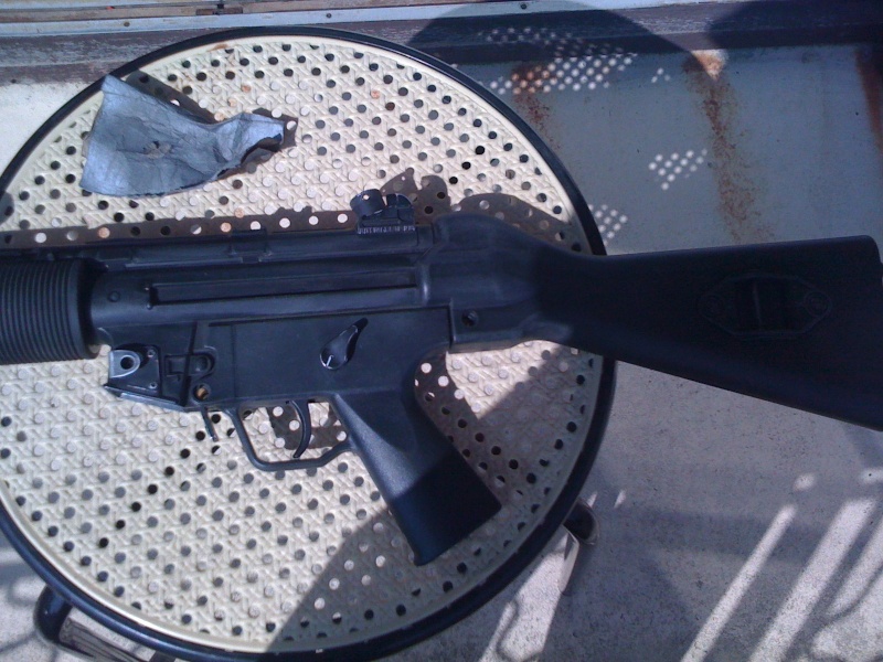 Modification de mon MP5 A5 pour un MP5 SD6 Camo Woodland. Ponaag11
