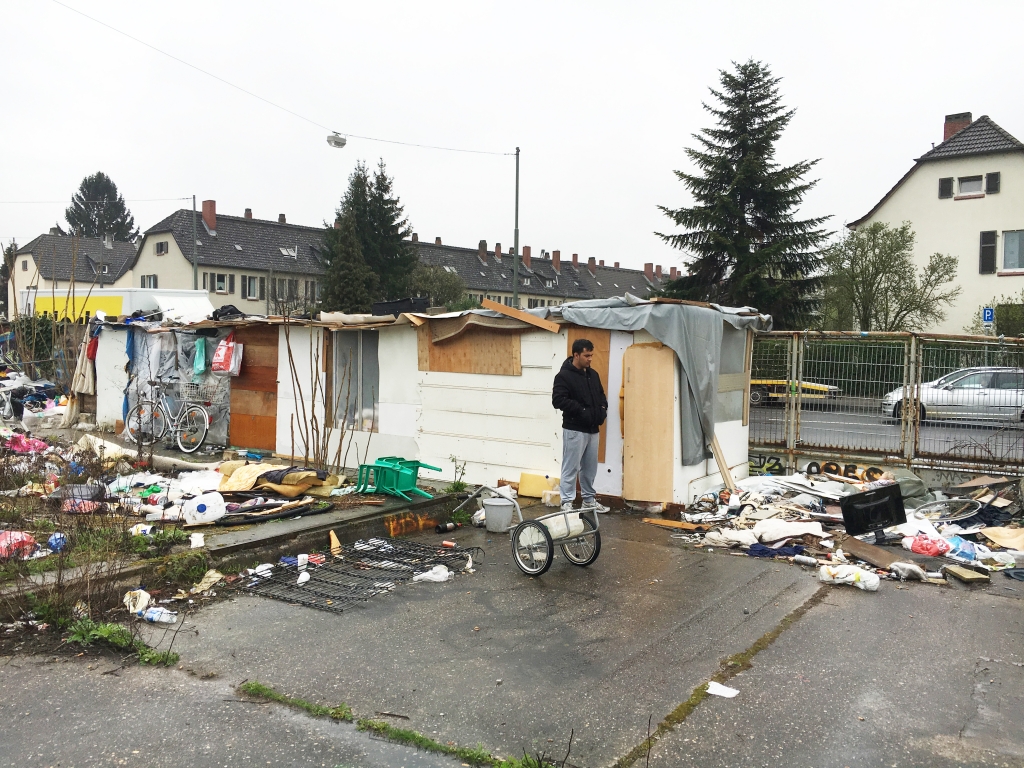 Müll vom Balkon geworfen 2673810