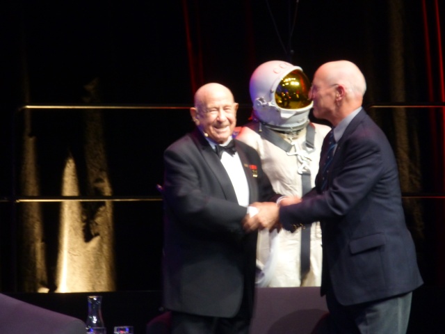 Buzz Aldrin et Alexeï Leonov à Lausanne le 13 novembre 2015. SwissApollo. 11210