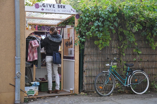 Une GiveBox? ...ou cabane à dons!! Gb210